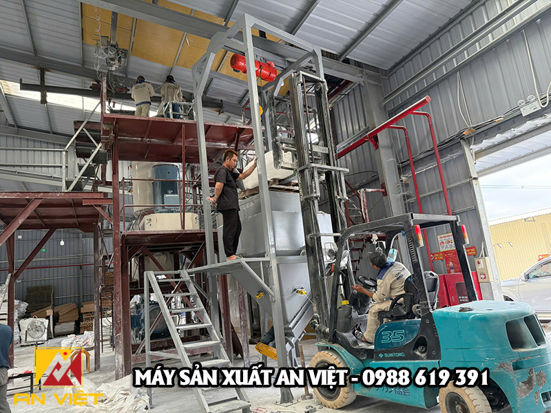 Lắp đặt cân định lượng bột đá 5 Phút/mẻ 330kg chính xác cao